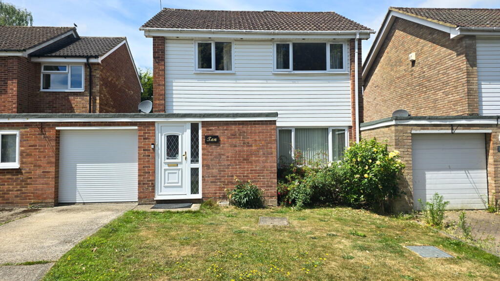 3-bed detached on Bunkers Hill, Newbury, RG14 6TF, £465,000