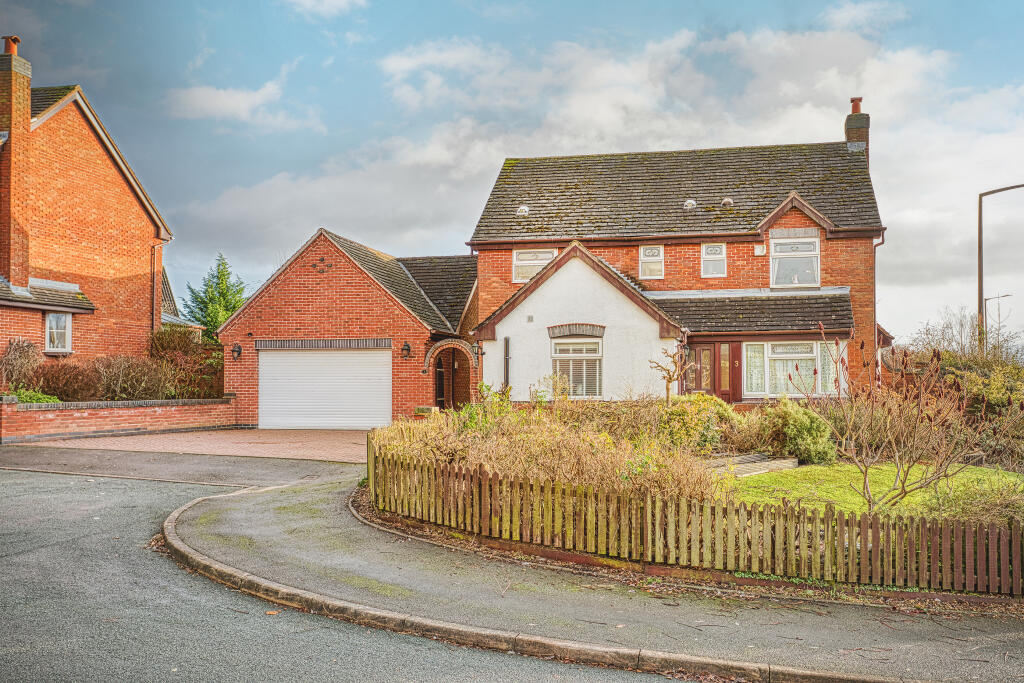 Latham Close, Burton on Trent, DE15 image 3