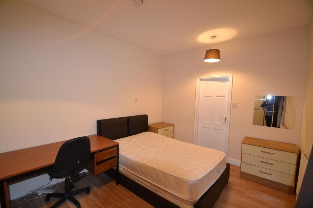 2 bedroom house share for rent