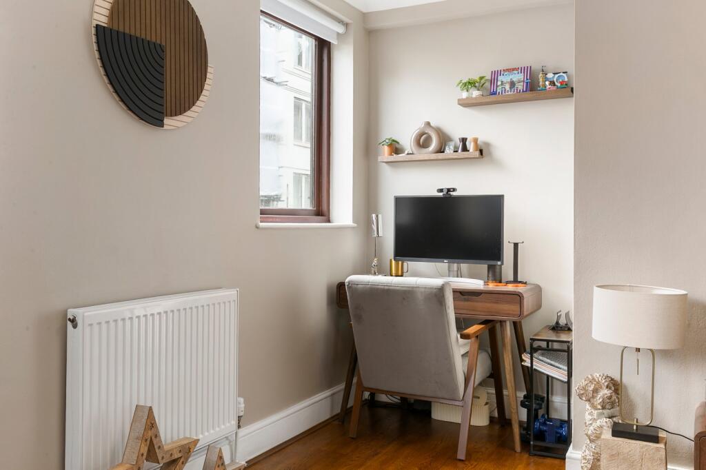 Apartment in London, Kensington - View 3