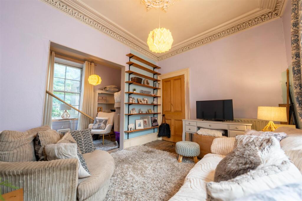 House in Dundee - More