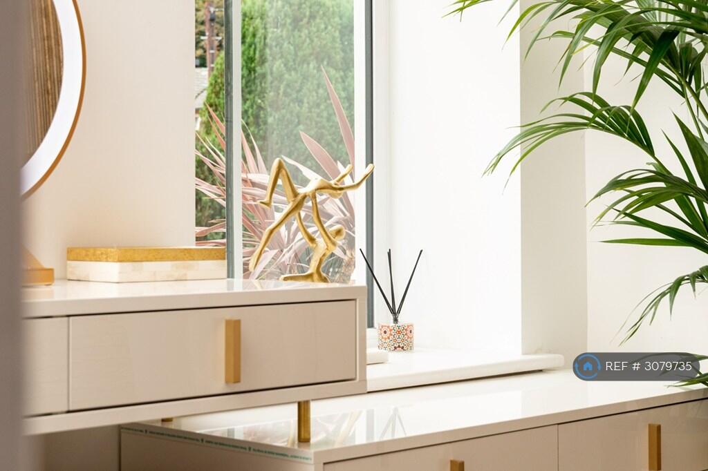 Apartment in Bournemouth - More