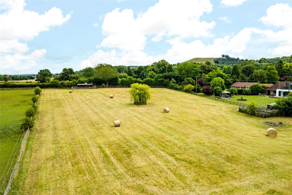 Ellesborough Road, Little Kimble, Buckinghamshire, HP17 photo 2