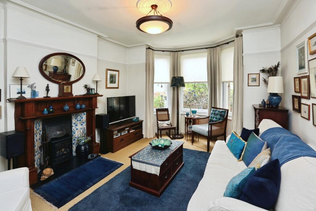 House in Southampton - More