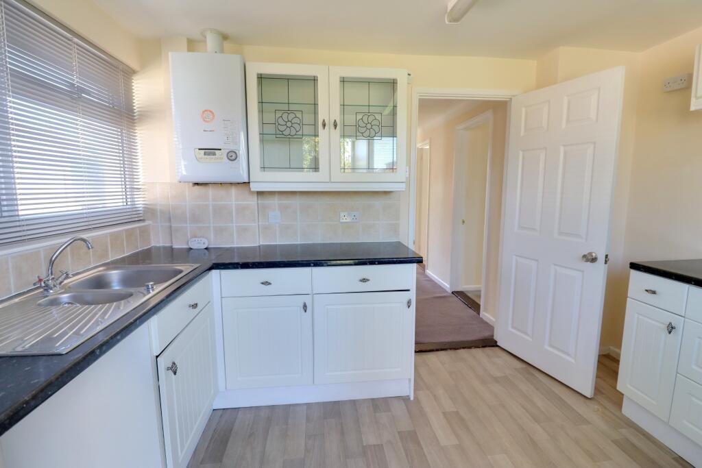 Bernina Avenue, Waterlooville photo 3