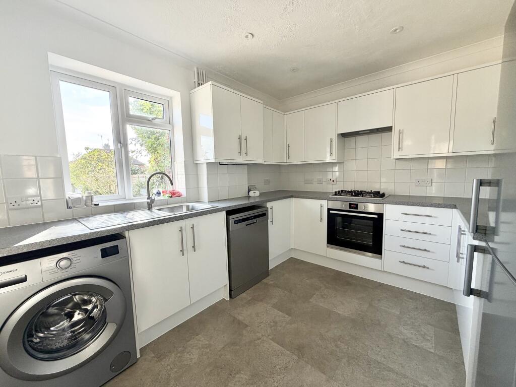 House in Horsham, Oakhill - View 2