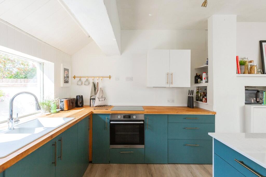 House in Bristol, Westbury Park - More