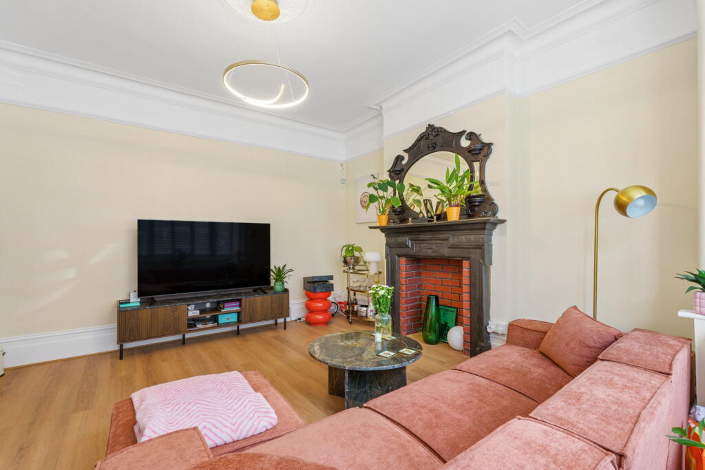 Apartment in Croydon - View 4