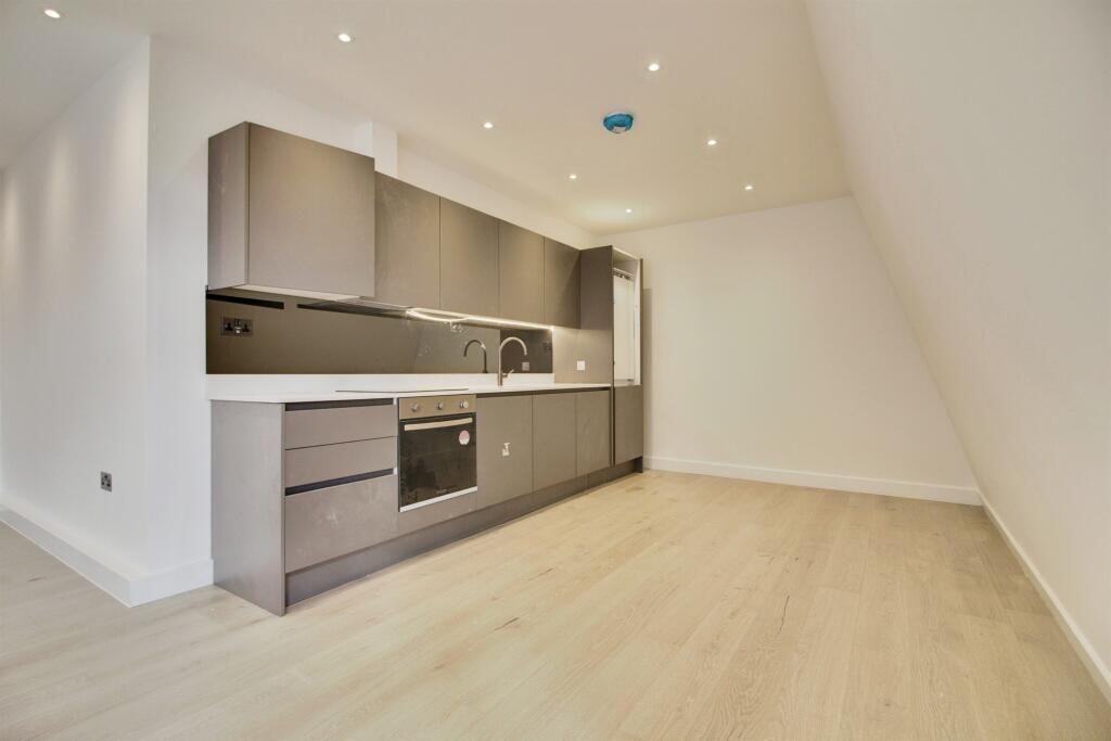 Additional image 2 of Apartment , Theodores Place, Stonehills, Welwyn Garden City