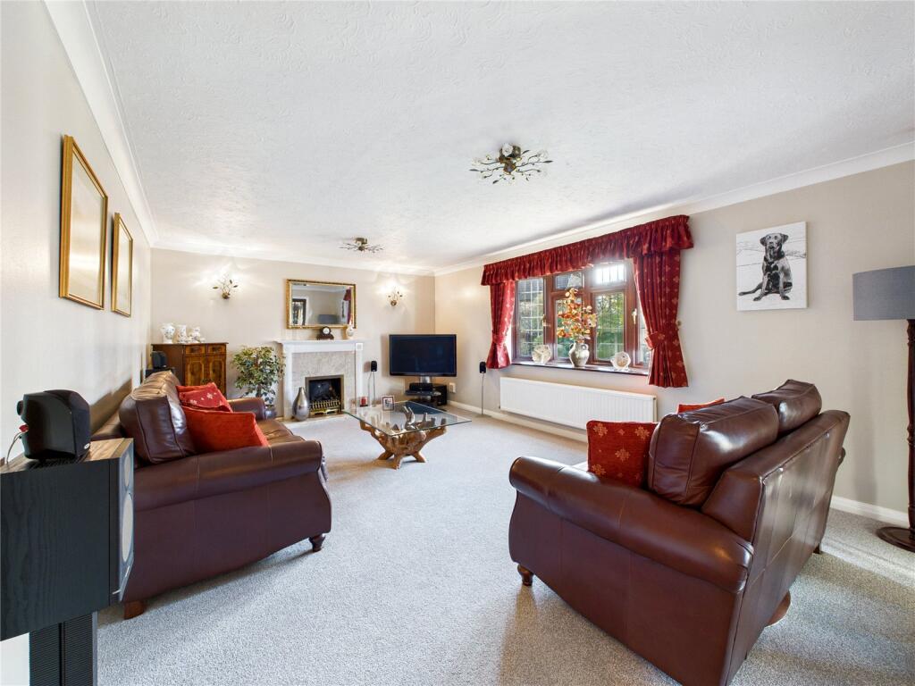 Yew Tree Close, Hatfield Peverel, Chelmsford, Essex, CM3 photo 3