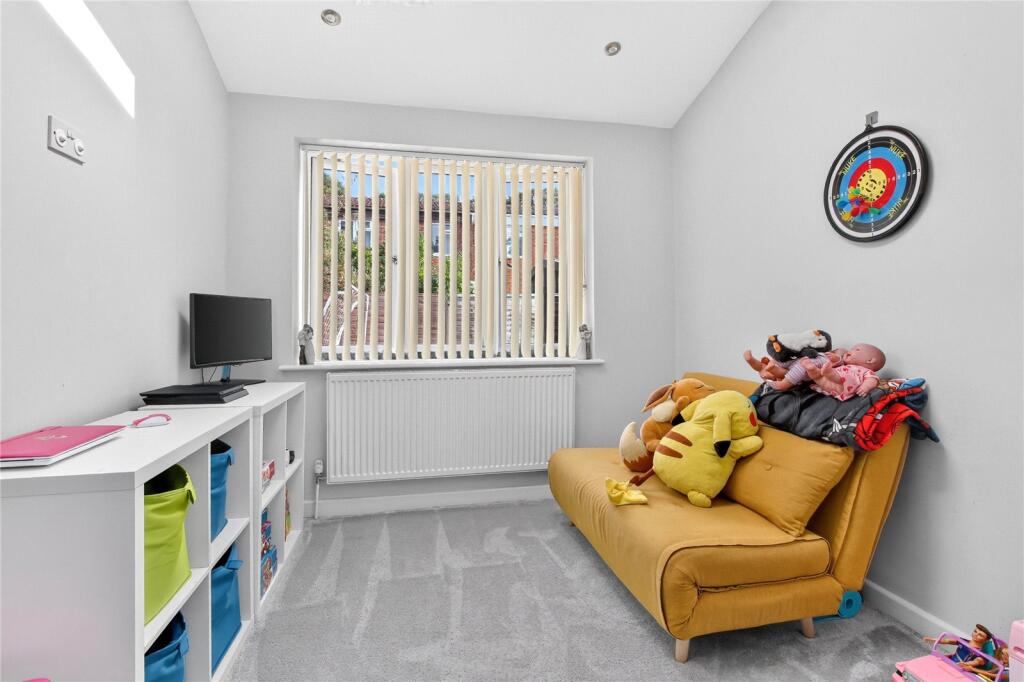 House in Bracknell, Hanworth - View 5
