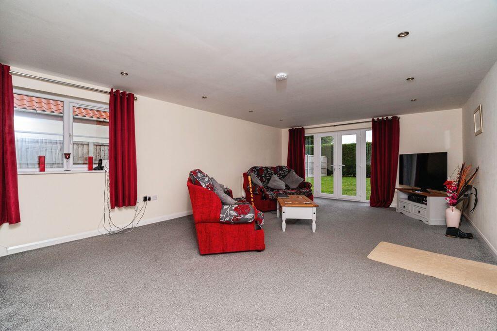 House in East Lindsey, Skidbrooke with Saltfleet Haven - View 2