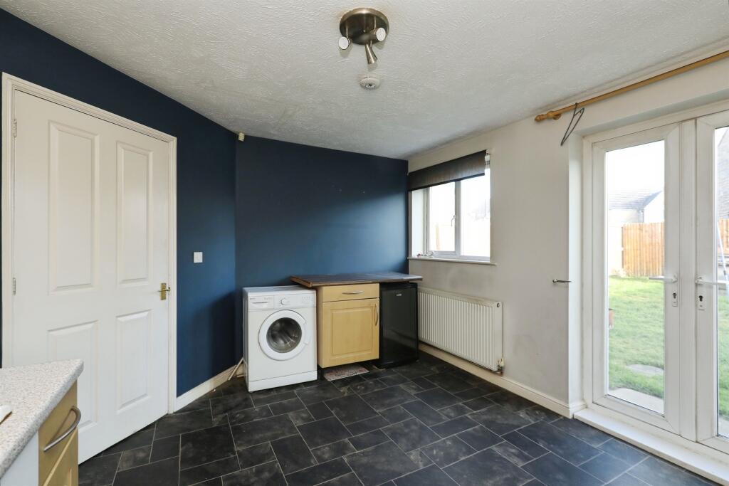 St. Pancras Close, Dinnington, Sheffield photo 4