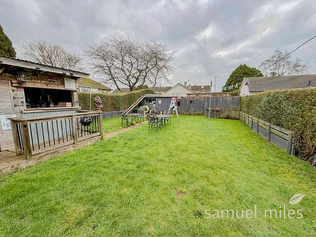 5 Green Meadow Avenue, Swindon, Wiltshire, SN25 1JB photo 2