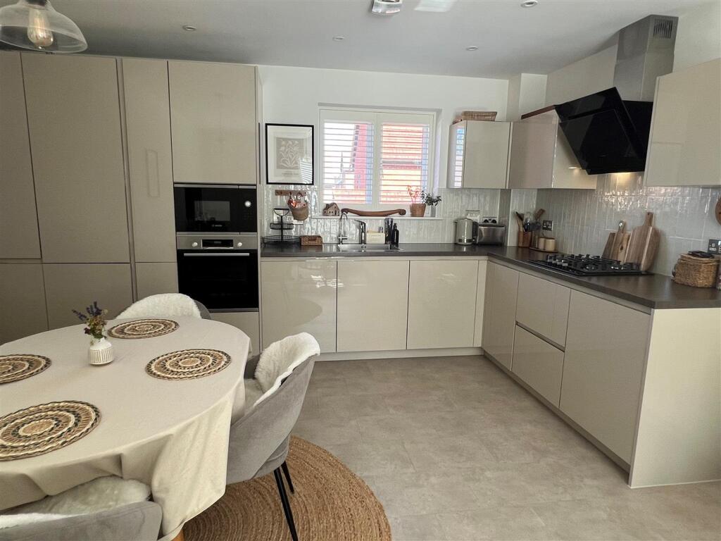 Apartment in Reading - View 3