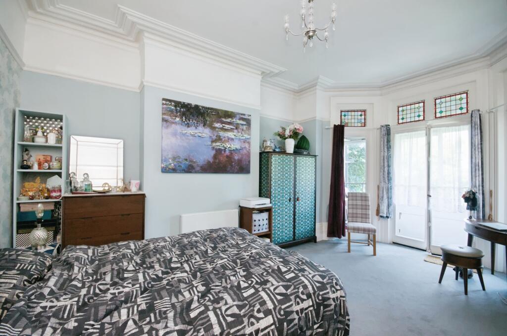 Apartment in Eastbourne, East Sussex - View 6