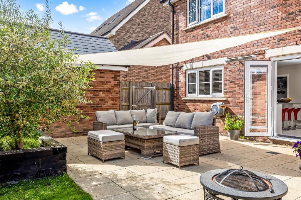 House in Horsham, Solomon's Seal Development, Broadbridge Heath - View 5