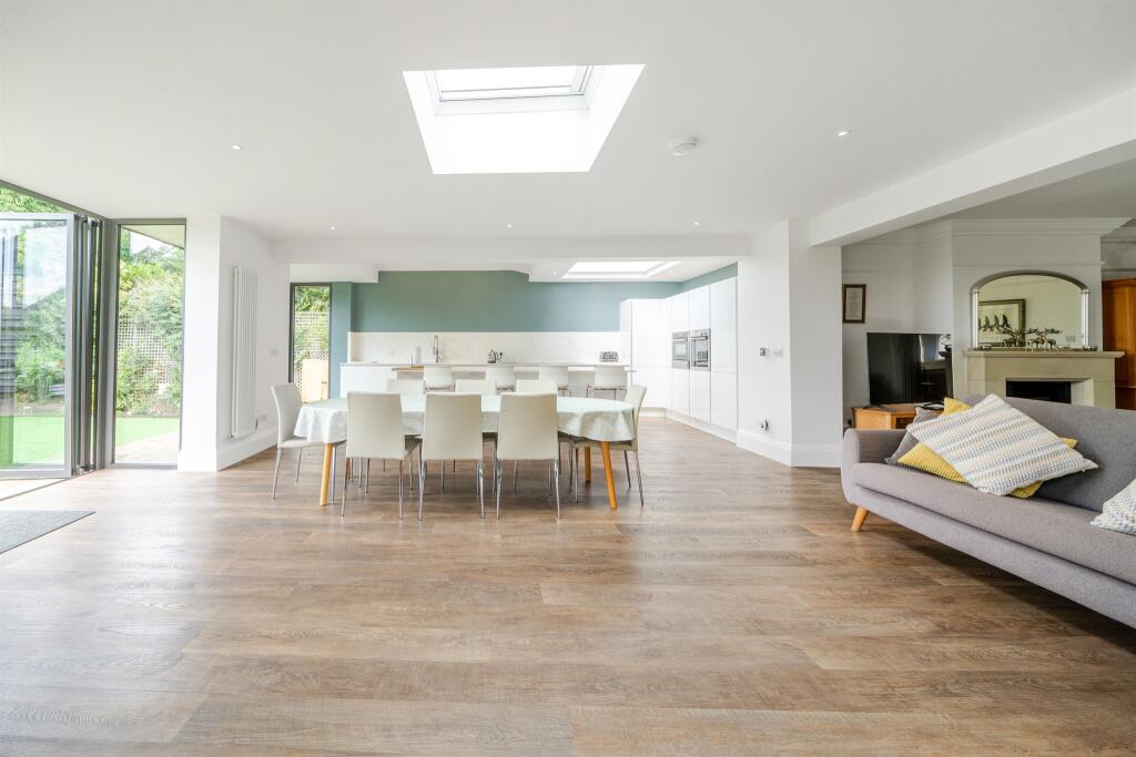 House in Brentford, Spring Grove - View 3