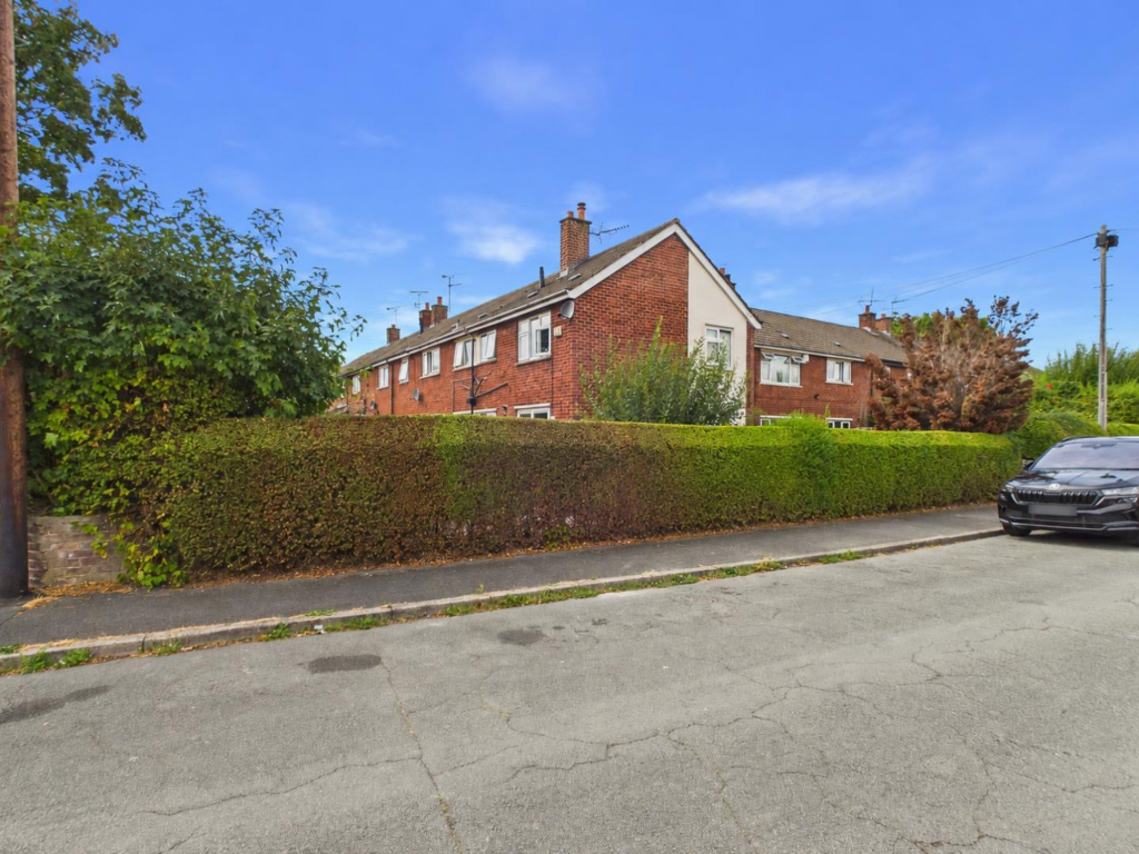 2-bed flat on Peckforton Way, Upton, CH2, £125,000