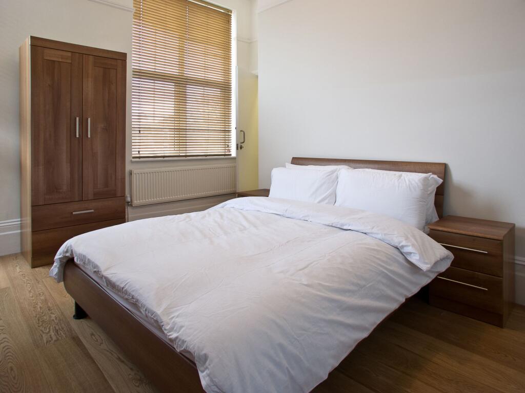 Main image of property: Courtyard House, Rotherhithe New Road, Surrey Quays, SE16