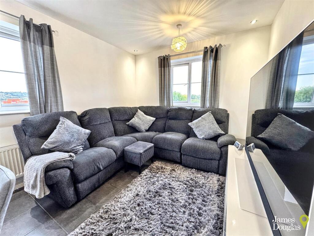 Apartment in Newport, Somerton, Liswerry - More