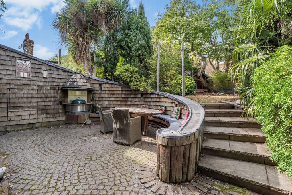 House in London, Ferme Park, Stroud Green - View 4