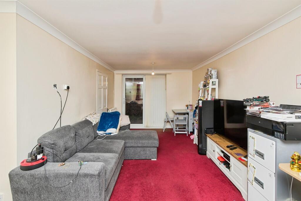 House in East Staffordshire, Winshill - More