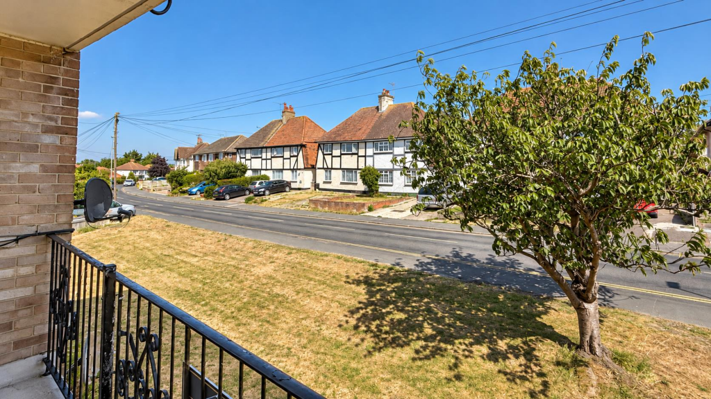 Apartment in Walton-on-the-Naze, Frinton and Walton - View 4