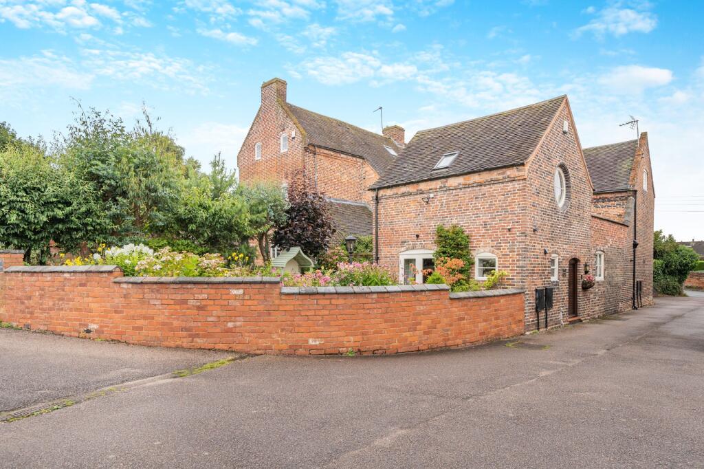 The Malthouse, Church Road, Shareshill photo 2
