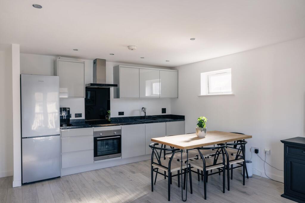 Apartment in Tandridge, Whyteleafe - View 2