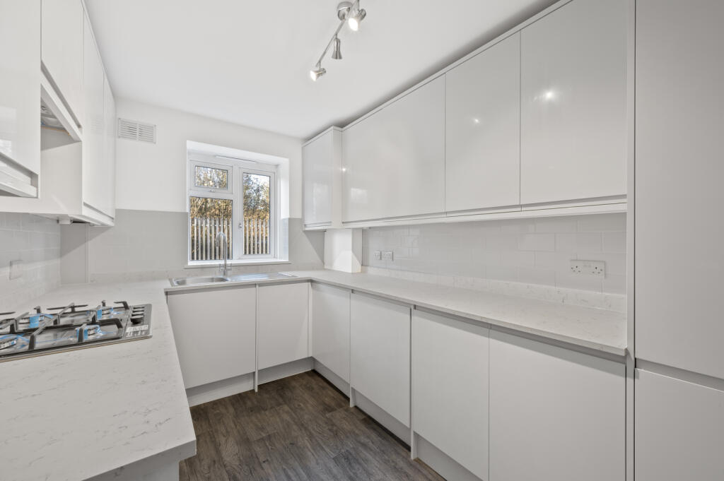 Bushey Road, London, SW20 photo 3