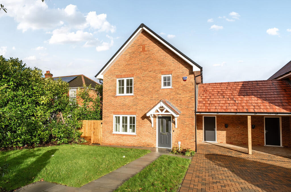 Main image of property: Beacon Bottom, Park Gate, Southampton, Hampshire, SO31