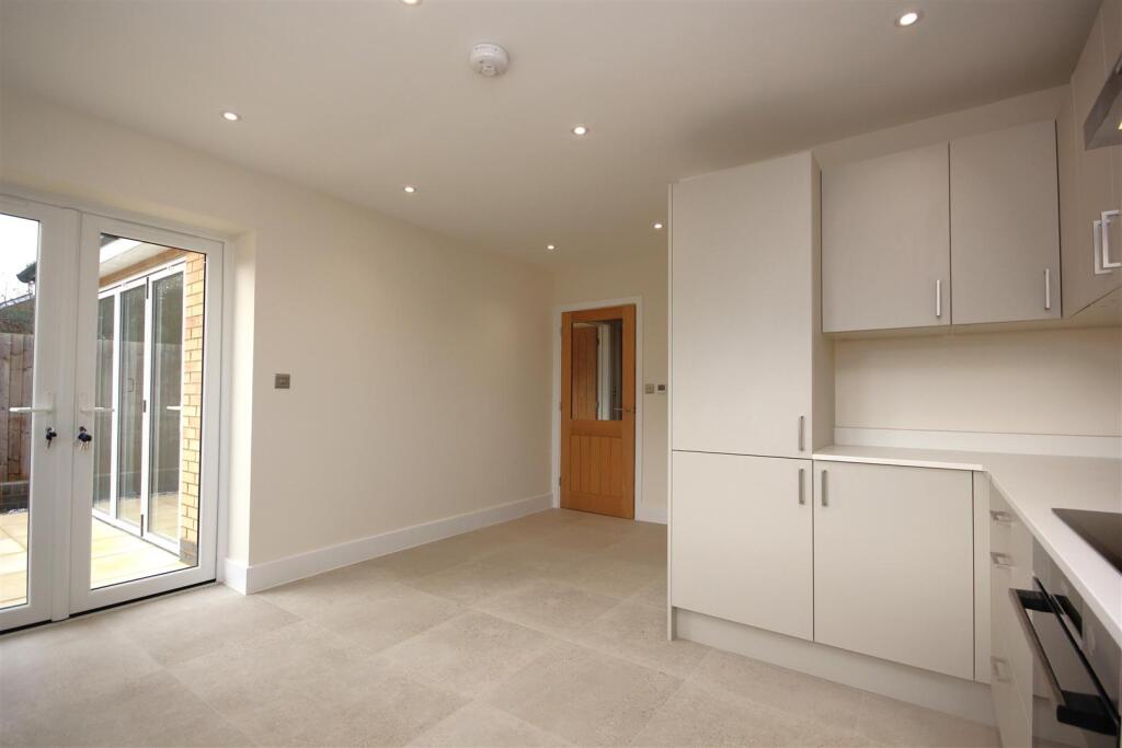 House in Rushden, North Northamptonshire - View 4