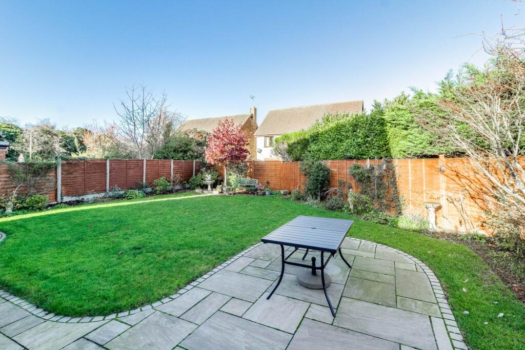 Tabard Gardens, Newport Pagnell photo 3