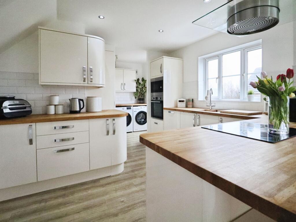Main image of property: Beech Wood Drive, Tonyrefail, Porth