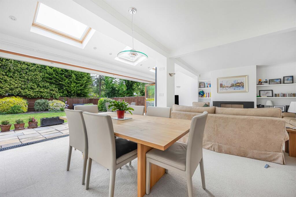 House in Reading, Emmer Green - View 2