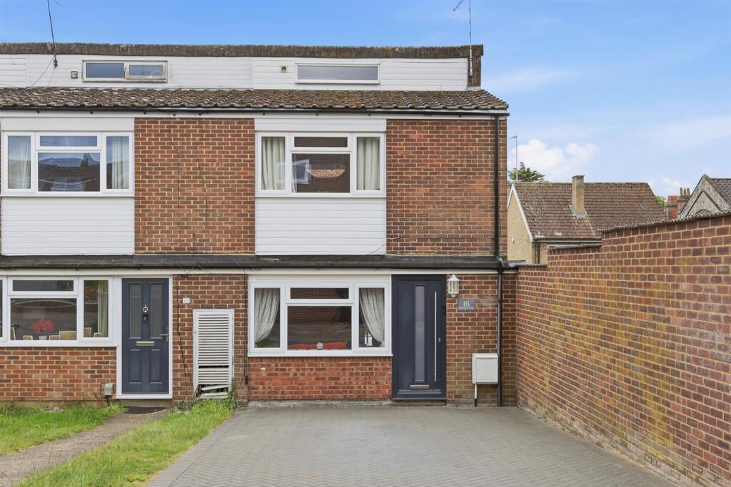 Main image of property: KILN HOUSE CLOSE, WARE - CHAIN FREE
