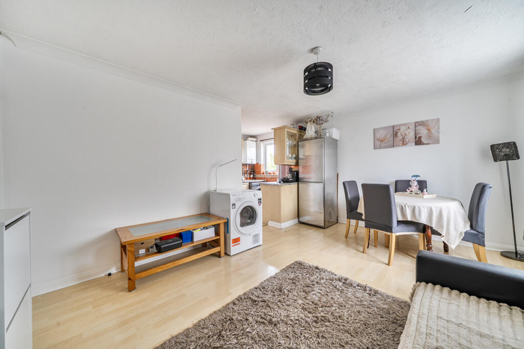 Apartment in London, Morden - View 2