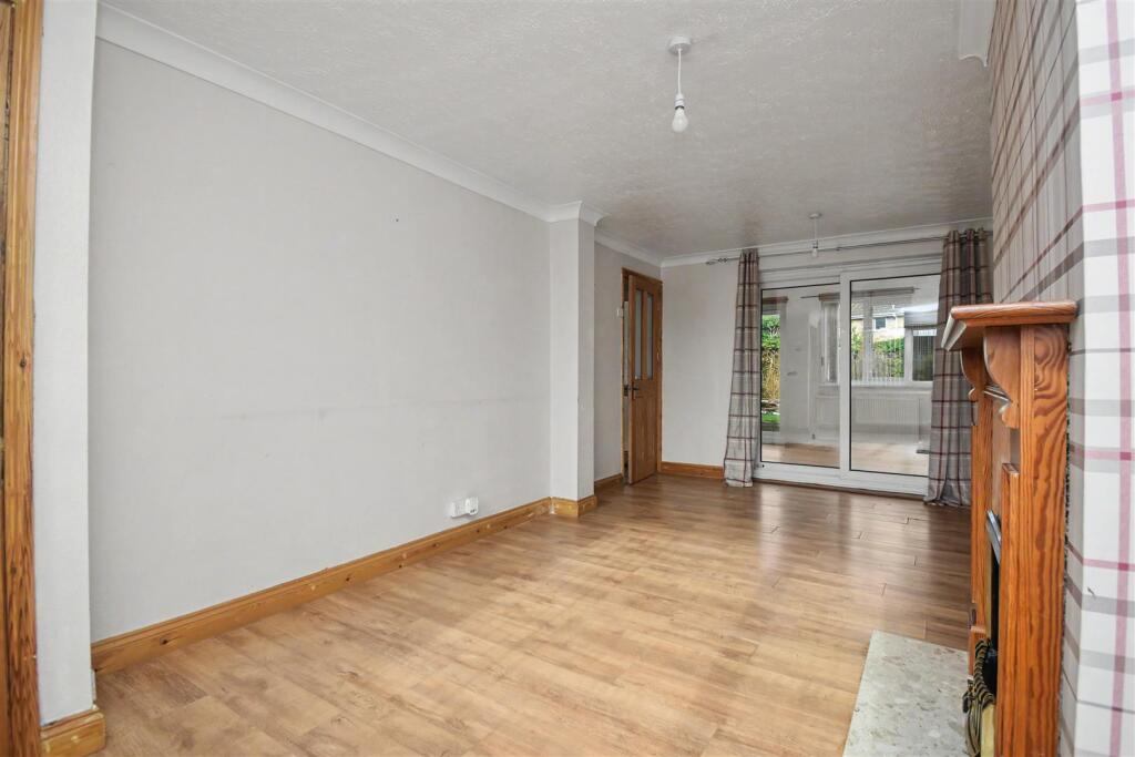 House in Northampton, North Northamptonshire - View 3