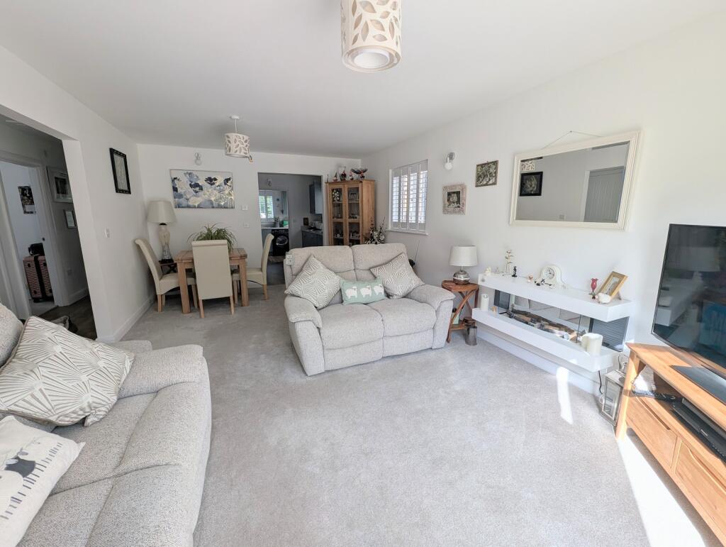 House in Ystradgynlais - More