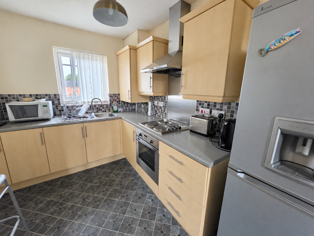 Apartment in Manchester, Old Trafford - View 3
