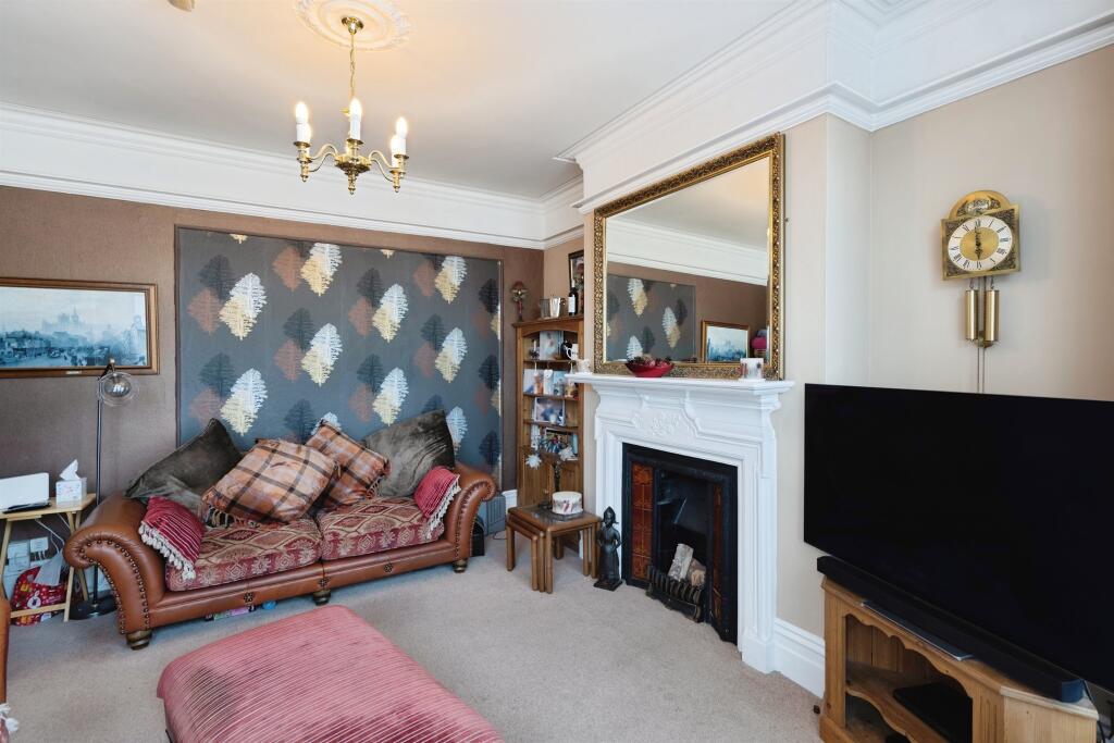 House in Eastbourne, Seaside, Roselands - View 5
