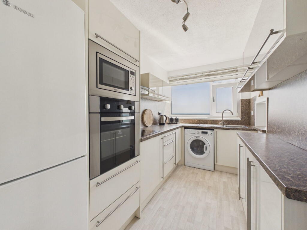 West Parade, Worthing, BN11 5EE photo 3