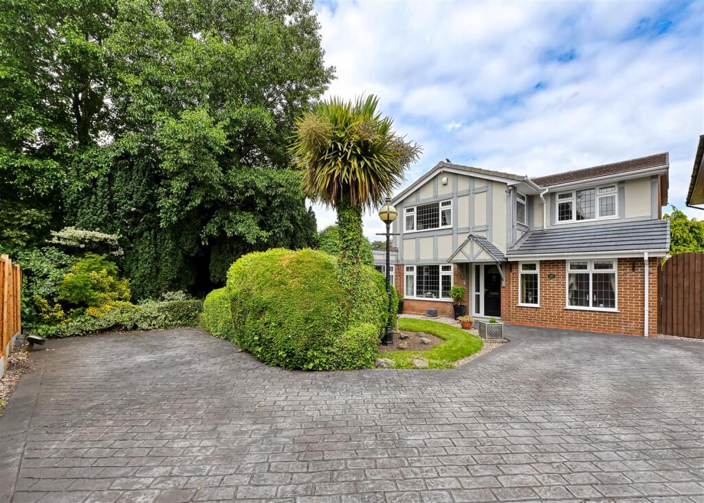 Main image of property: 60 Woodcote Road, Tettenhall, Wolverhampton, WV6 8LG
