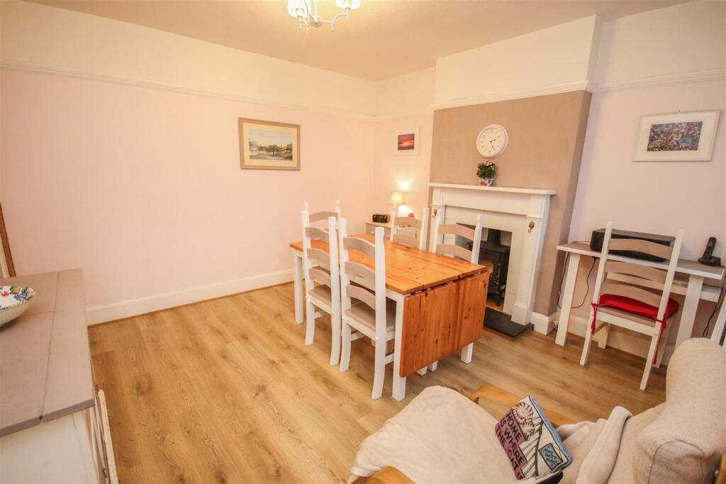 House in Rushden, North Northamptonshire - More