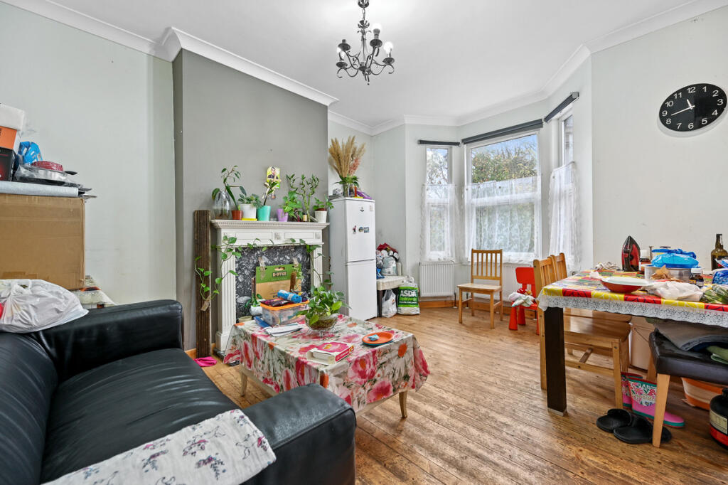 Apartment in London, Twyford - View 3