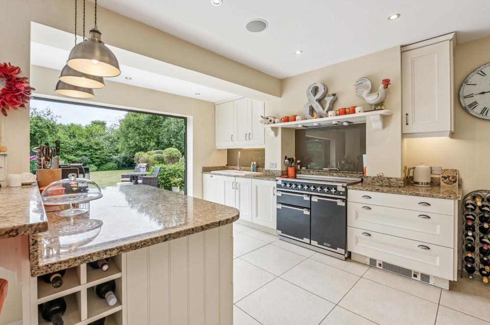 Pinkneys Drive, Maidenhead, Berkshire, SL6 photo 3