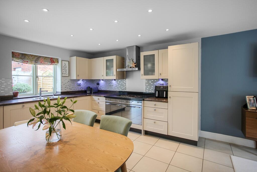 Summers Way, Moreton-in-Marsh, Gloucestershire. GL56 0GA photo 4