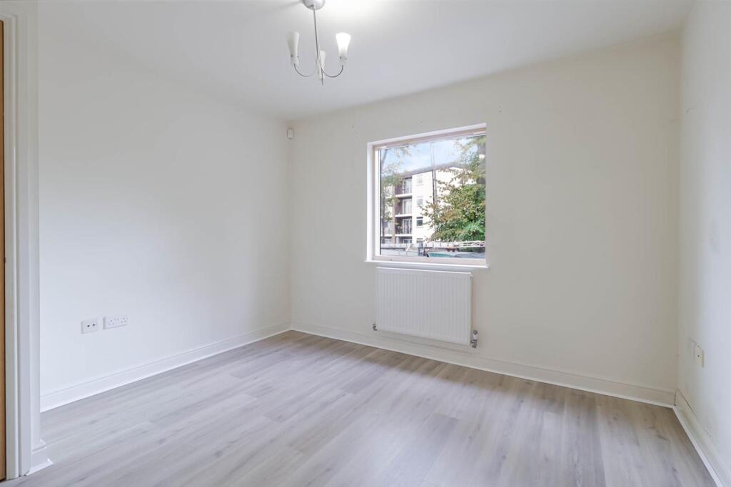 Apartment in Cheltenham, Gloucestershire - View 5