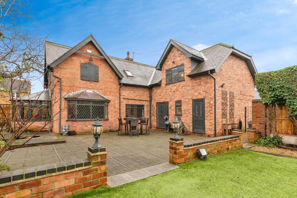 Main image of property: Stoke Lane, Gedling, Nottingham, Nottinghamshire, NG4